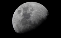 Zunehmender Mond 2 Tage nach dem ersten Viertel. 